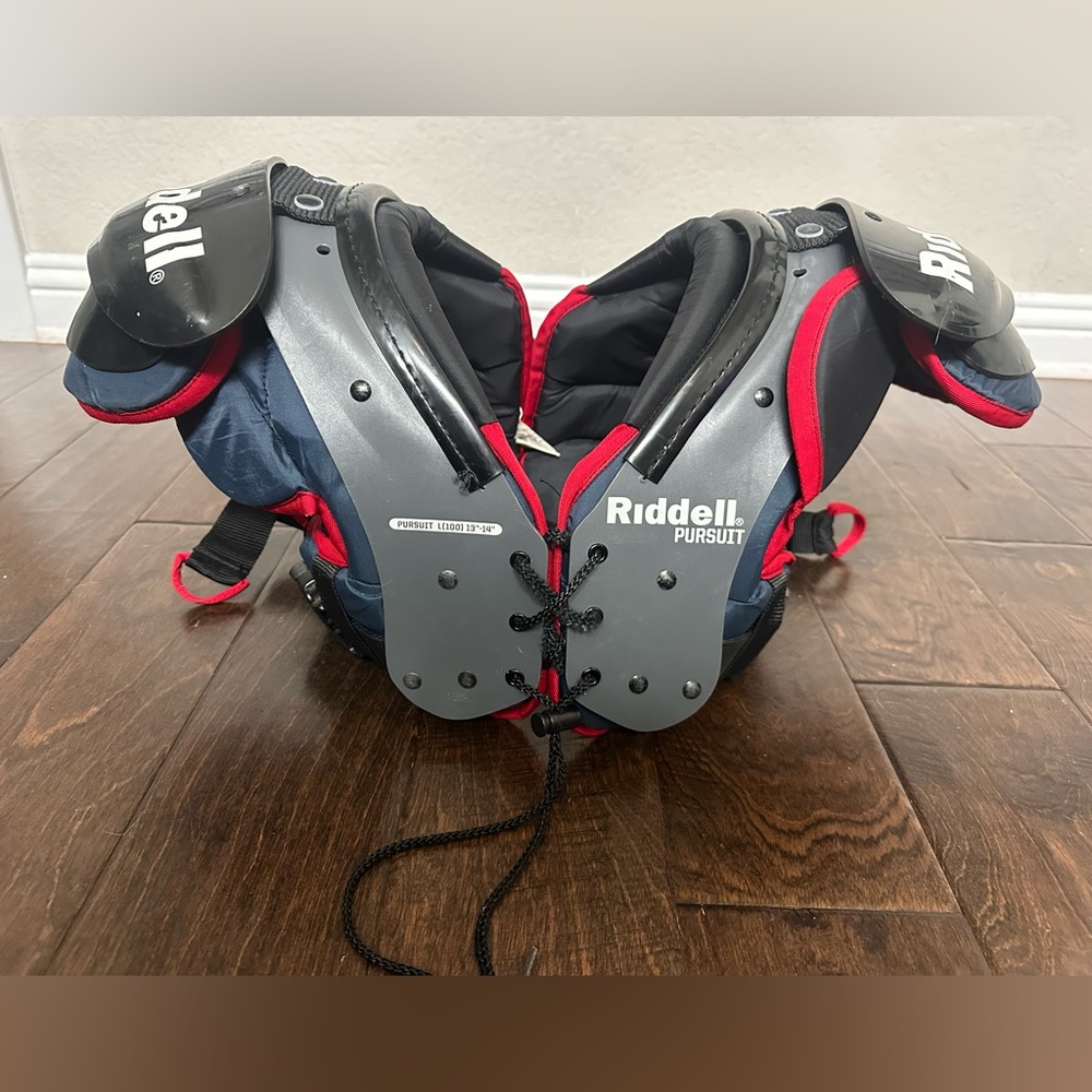 Riddell Pursuit Youth Large Football Shoulder Pads L (100) 13”-14”